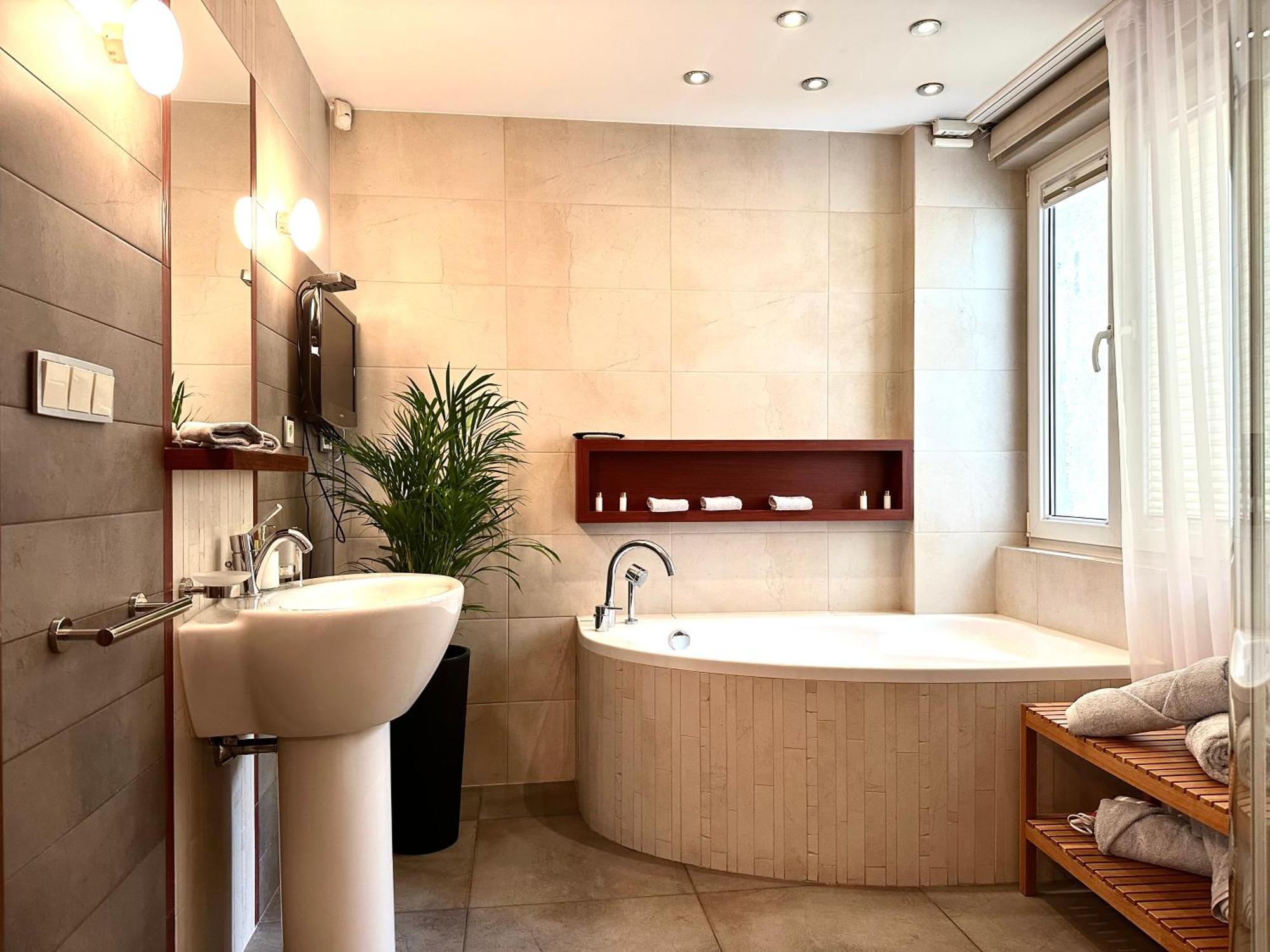Apartament Laciarska ~ 200m Main Square ~ Self Check-in 20h Wrocław